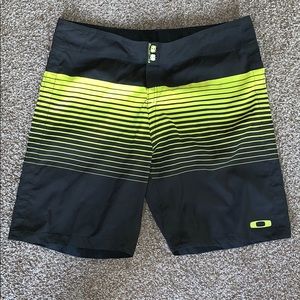 🕶 reversible boardshort